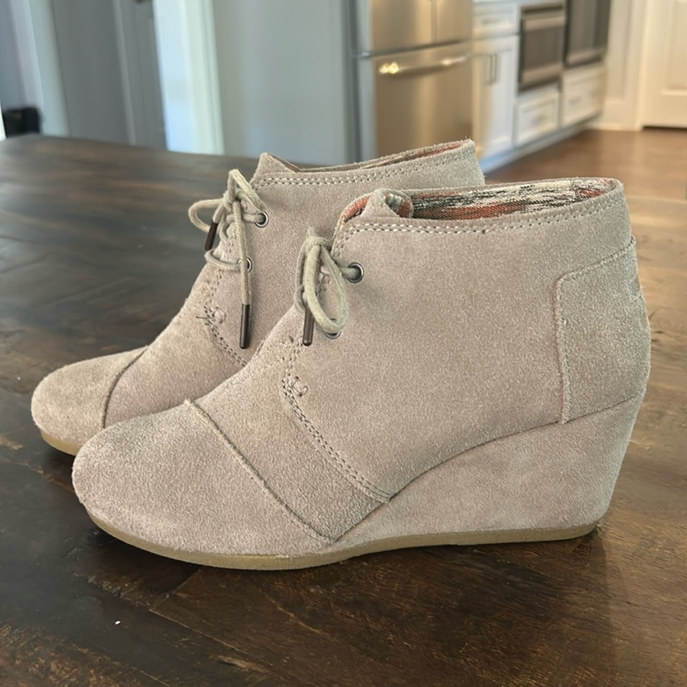 Toms Desert Boots - Suede - Sand - 8 - Excellent Condition